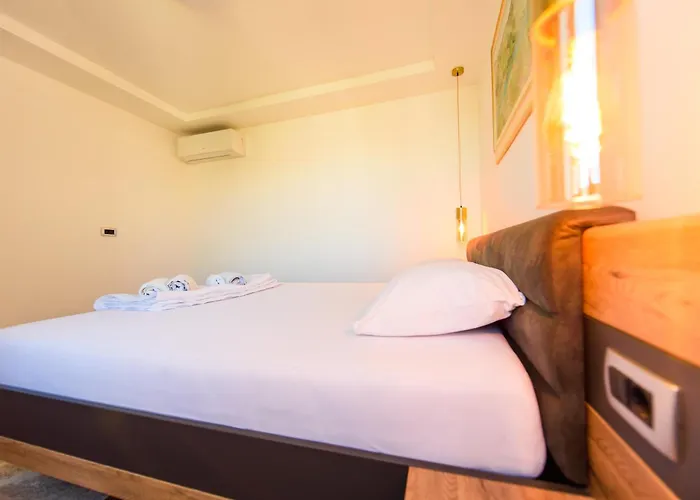 Apricus Apartment